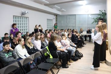 Inscenizacja z udziałem uczniów wieluńskich szkół w Bibliotece Miejskiej - dotyczyła Nagrody Nobla